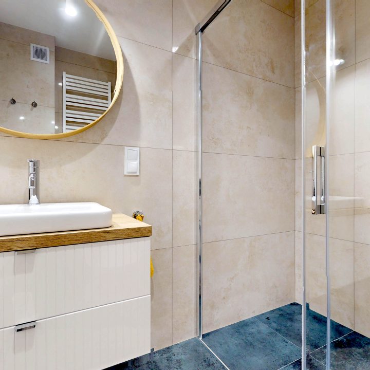 Kompleksowa realizacja MiD Prestige: meble na wymiar – kuchnia z wyspą, spiżarnia, garderoby, szafy, biurka i zabudowy łazienkowe. Estetyka premium i perfekcyjne wykonanie.