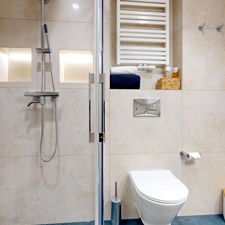 Kompleksowa realizacja MiD Prestige: meble na wymiar – kuchnia z wyspą, spiżarnia, garderoby, szafy, biurka i zabudowy łazienkowe. Estetyka premium i perfekcyjne wykonanie.