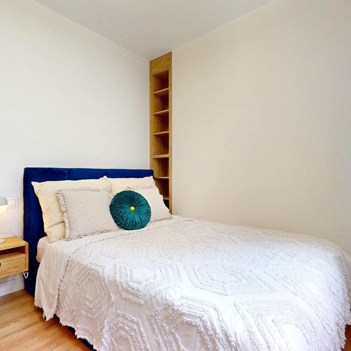 Kompleksowa realizacja MiD Prestige: meble na wymiar – kuchnia z wyspą, spiżarnia, garderoby, szafy, biurka i zabudowy łazienkowe. Estetyka premium i perfekcyjne wykonanie.