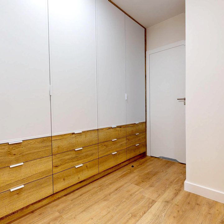 Kompleksowa realizacja MiD Prestige: meble na wymiar – kuchnia z wyspą, spiżarnia, garderoby, szafy, biurka i zabudowy łazienkowe. Estetyka premium i perfekcyjne wykonanie.