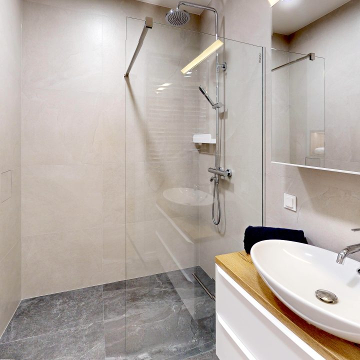 Kompleksowa realizacja MiD Prestige: meble na wymiar – kuchnia z wyspą, spiżarnia, garderoby, szafy, biurka i zabudowy łazienkowe. Estetyka premium i perfekcyjne wykonanie.