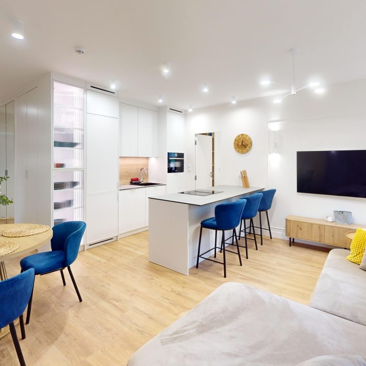 Kompleksowa realizacja MiD Prestige: meble na wymiar – kuchnia z wyspą, spiżarnia, garderoby, szafy, biurka i zabudowy łazienkowe. Estetyka premium i perfekcyjne wykonanie.