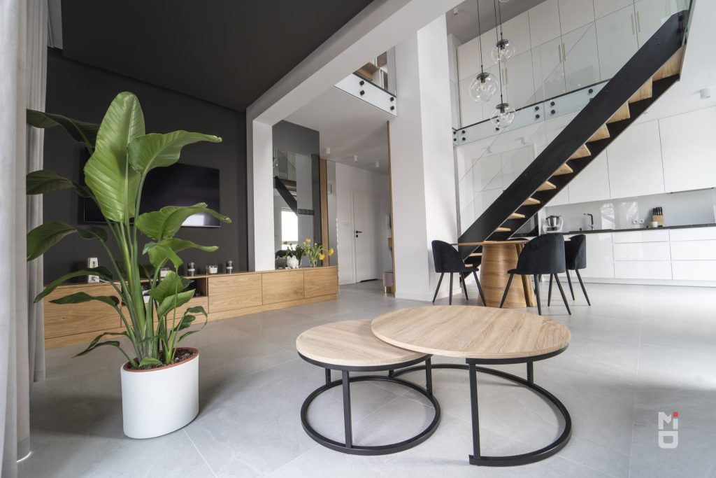 Jak współpracować z architektem wnętrz przy projektowaniu mebli na wymiar
