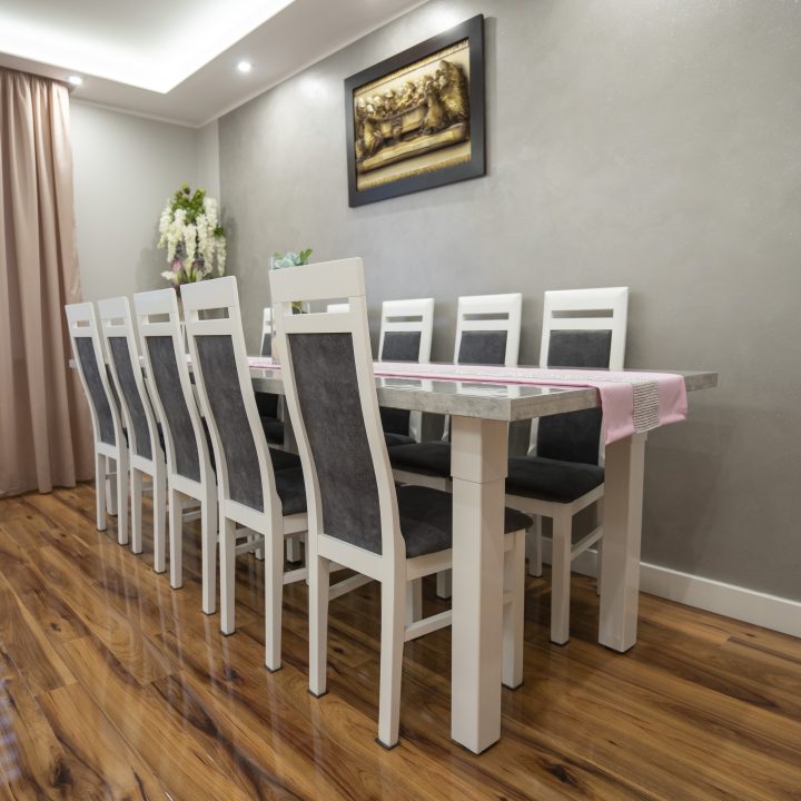 Meble na wymiar Grzybowo – zabudowa kuchenna, meble do salonu, drzwi przesuwne i betonowe wykończenia. Funkcjonalność i styl w pakiecie MiD Smart.