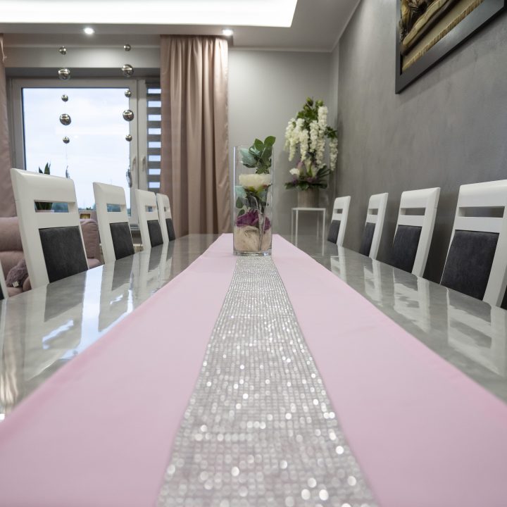 Meble na wymiar Grzybowo – zabudowa kuchenna, meble do salonu, drzwi przesuwne i betonowe wykończenia. Funkcjonalność i styl w pakiecie MiD Smart.