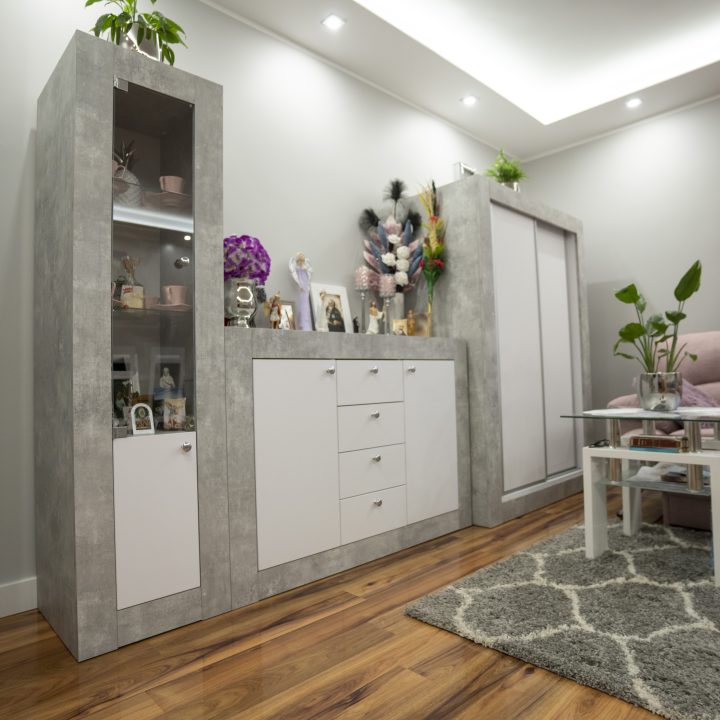 Meble na wymiar Grzybowo – zabudowa kuchenna, meble do salonu, drzwi przesuwne i betonowe wykończenia. Funkcjonalność i styl w pakiecie MiD Smart.