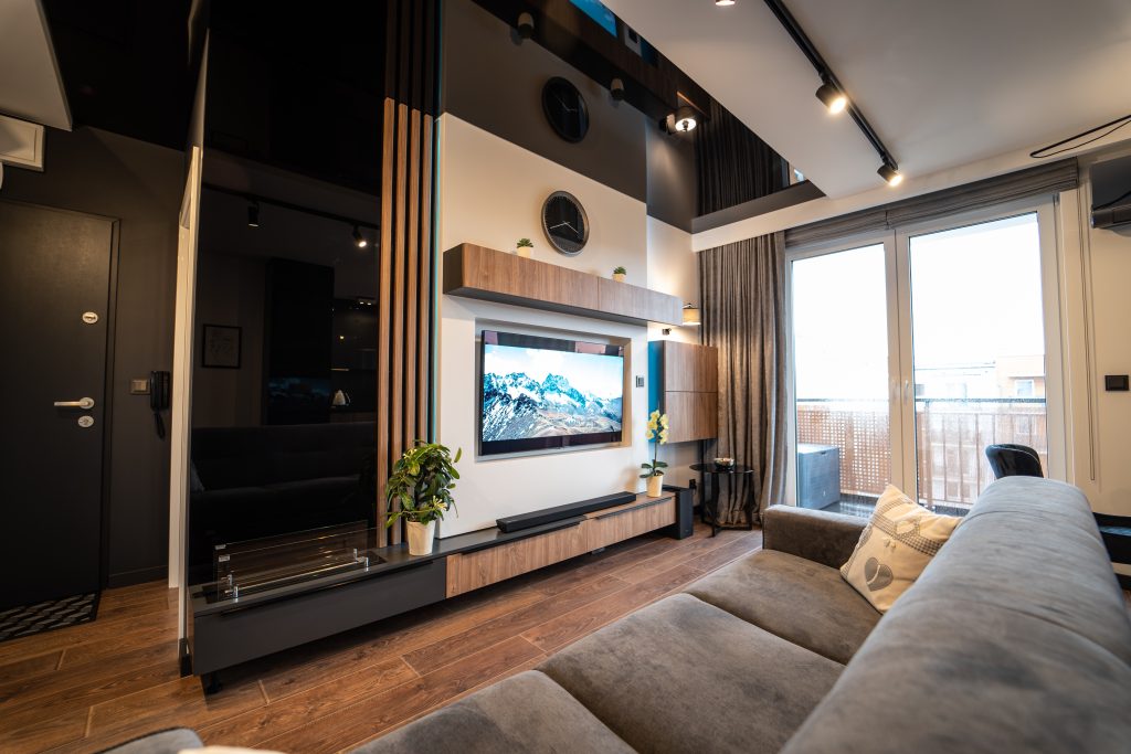 Meble na wymiar w Płocku – kuchnia, salon, sypialnia i łazienka w pakiecie MiD Prestige. Połysk, fornir, LED i kamień – styl i funkcjonalność w jednym projekcie.