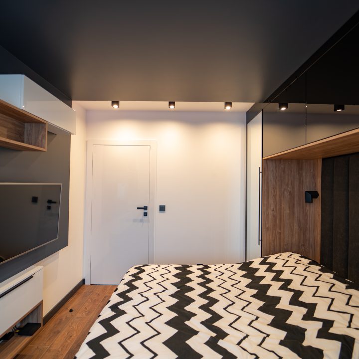 Meble na wymiar w Płocku – kuchnia, salon, sypialnia i łazienka w pakiecie MiD Prestige. Połysk, fornir, LED i kamień – styl i funkcjonalność w jednym projekcie.