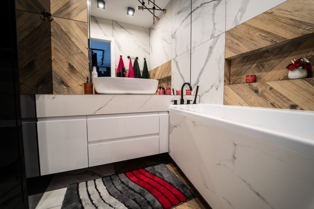 Meble na wymiar w Płocku – kuchnia, salon, sypialnia i łazienka w pakiecie MiD Prestige. Połysk, fornir, LED i kamień – styl i funkcjonalność w jednym projekcie.