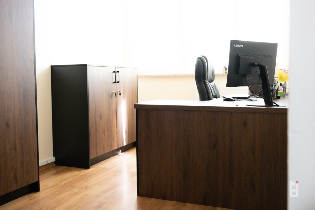 meble na wymiar do biura