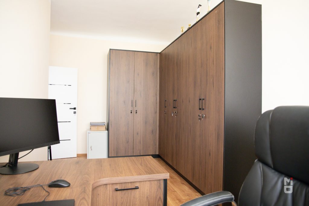 meble na wymiar do biura